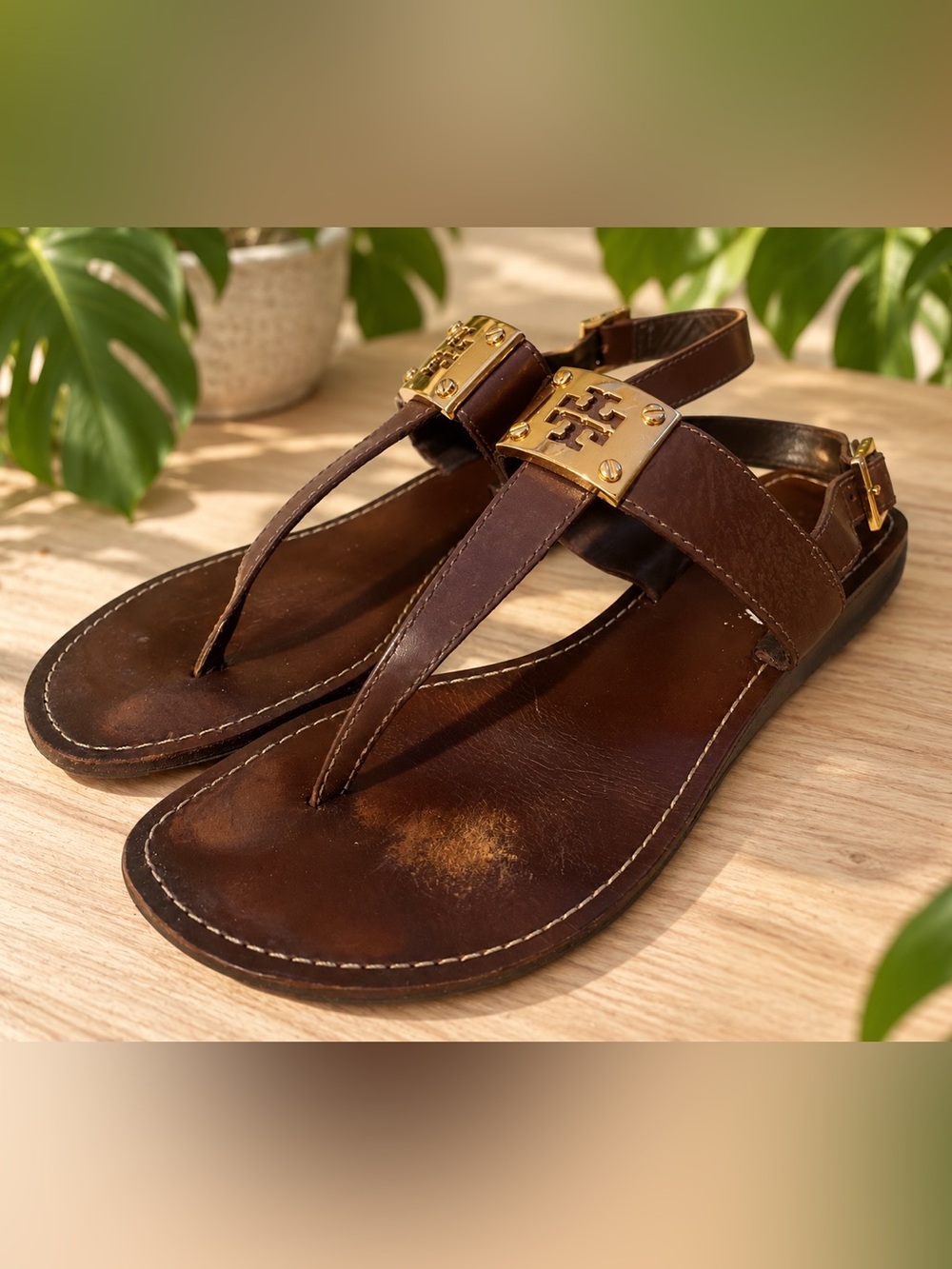 Tory Burch Laura Brown Leather T-strap gold tone sandals 9